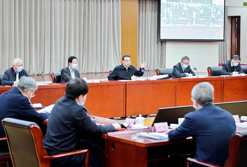 李克強(qiáng)考察農(nóng)業(yè)農(nóng)村部并主持召開(kāi)座談會(huì)